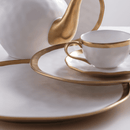 Prato Raso de Porcelana Dubai Branco e Dourado 25cm